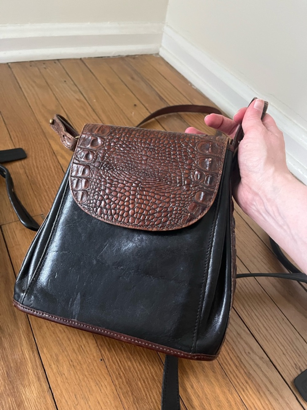 Vintage lot of Coach, Brahmin, & Dooney leather purses - Picture 12 of 16